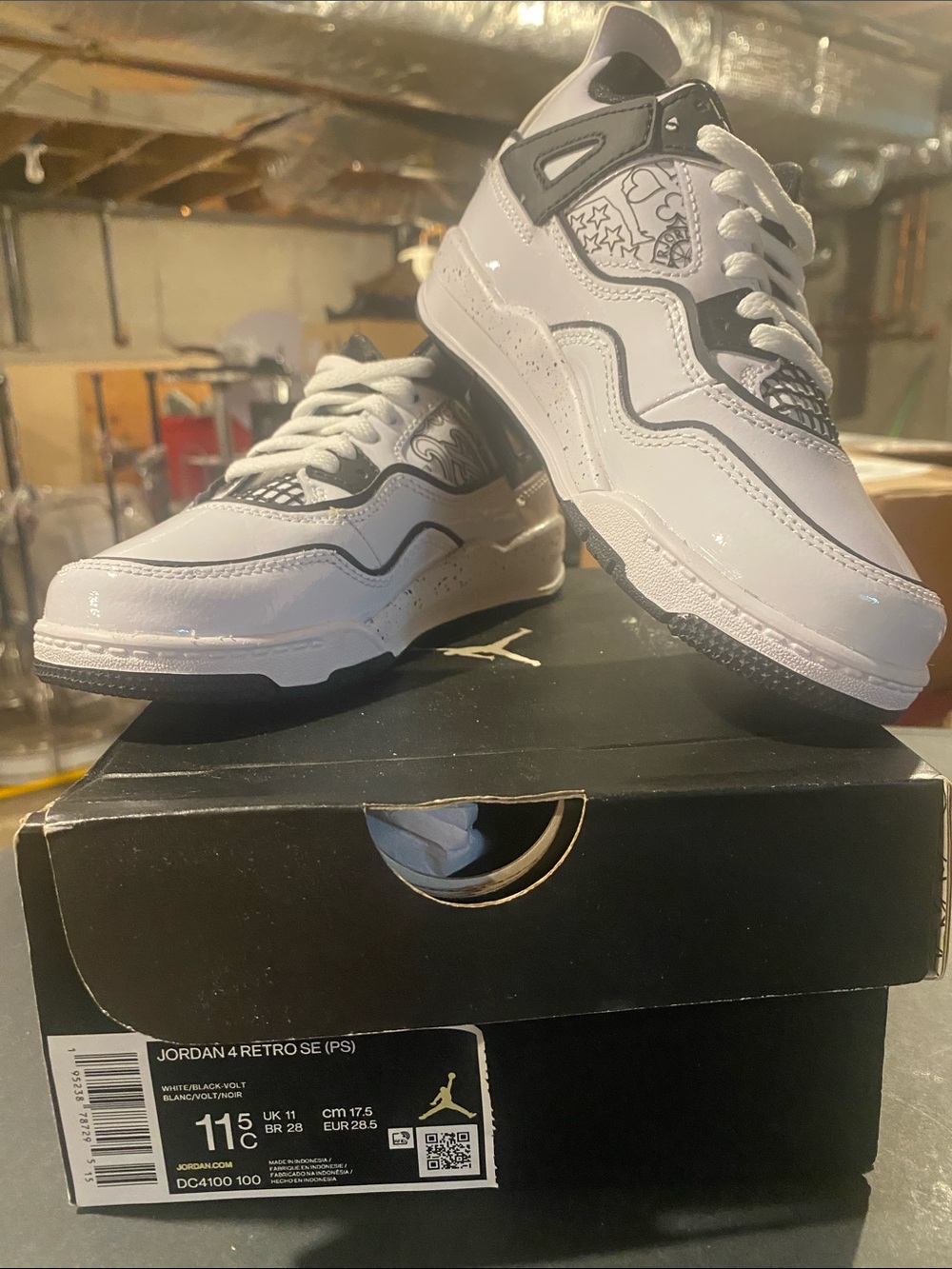 Jordan Kids Low-Top Sneakers in White and Black with Patterned Panels